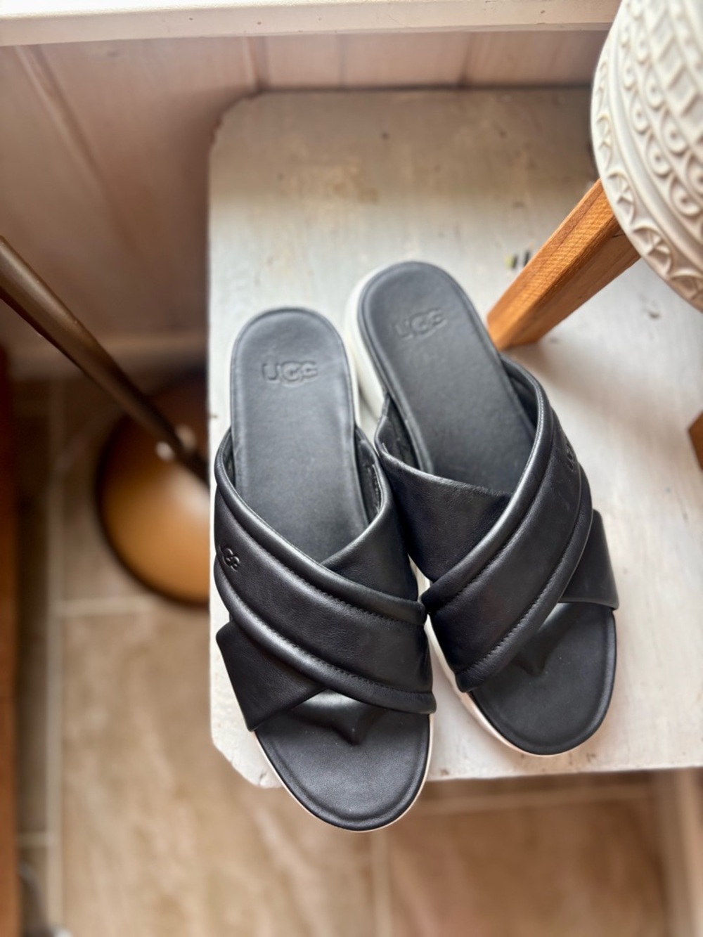 UGG | Zayne cross Band sandal | size 9 - Picture 6 of 6